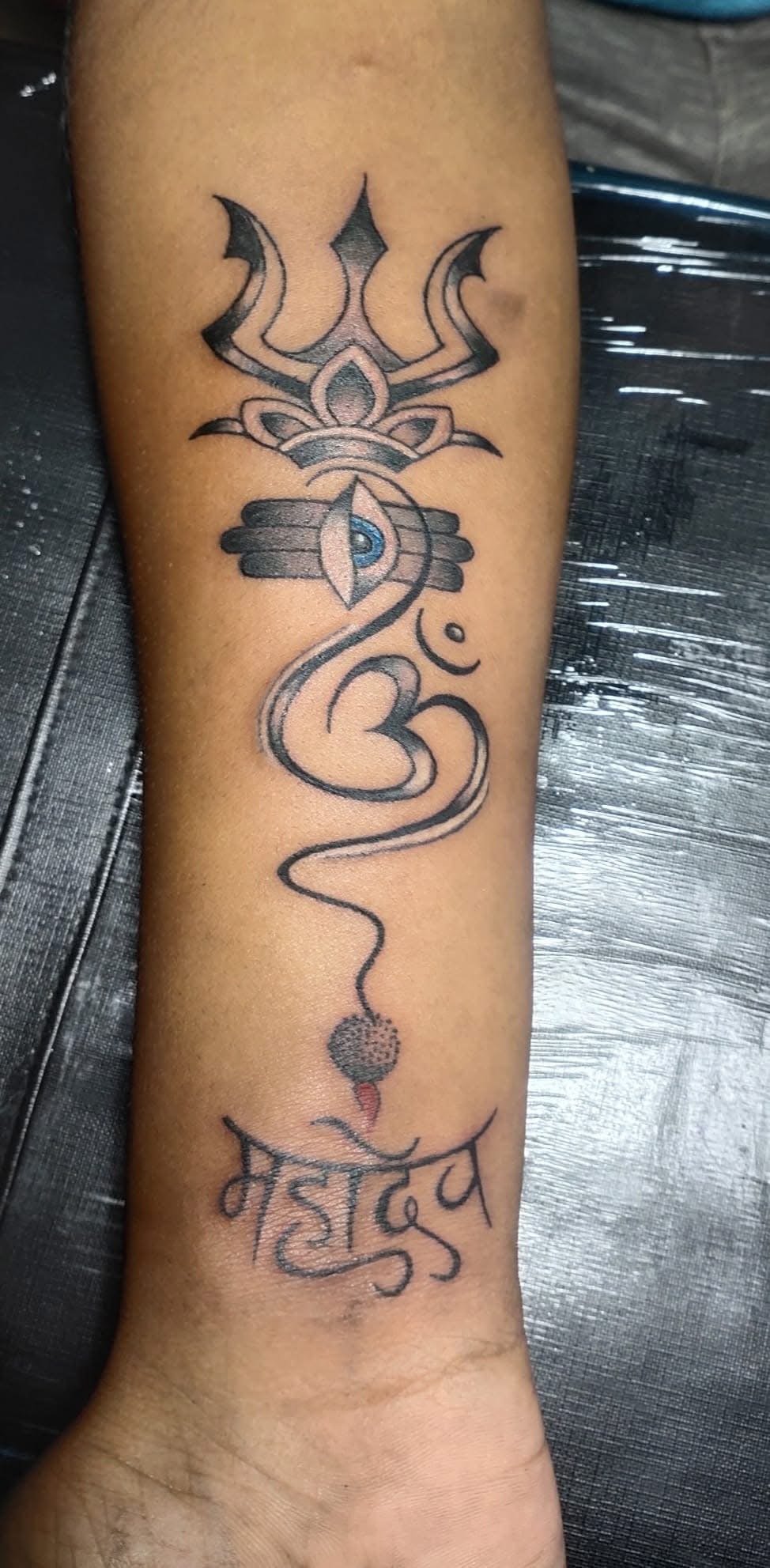 Tattoo artist at work